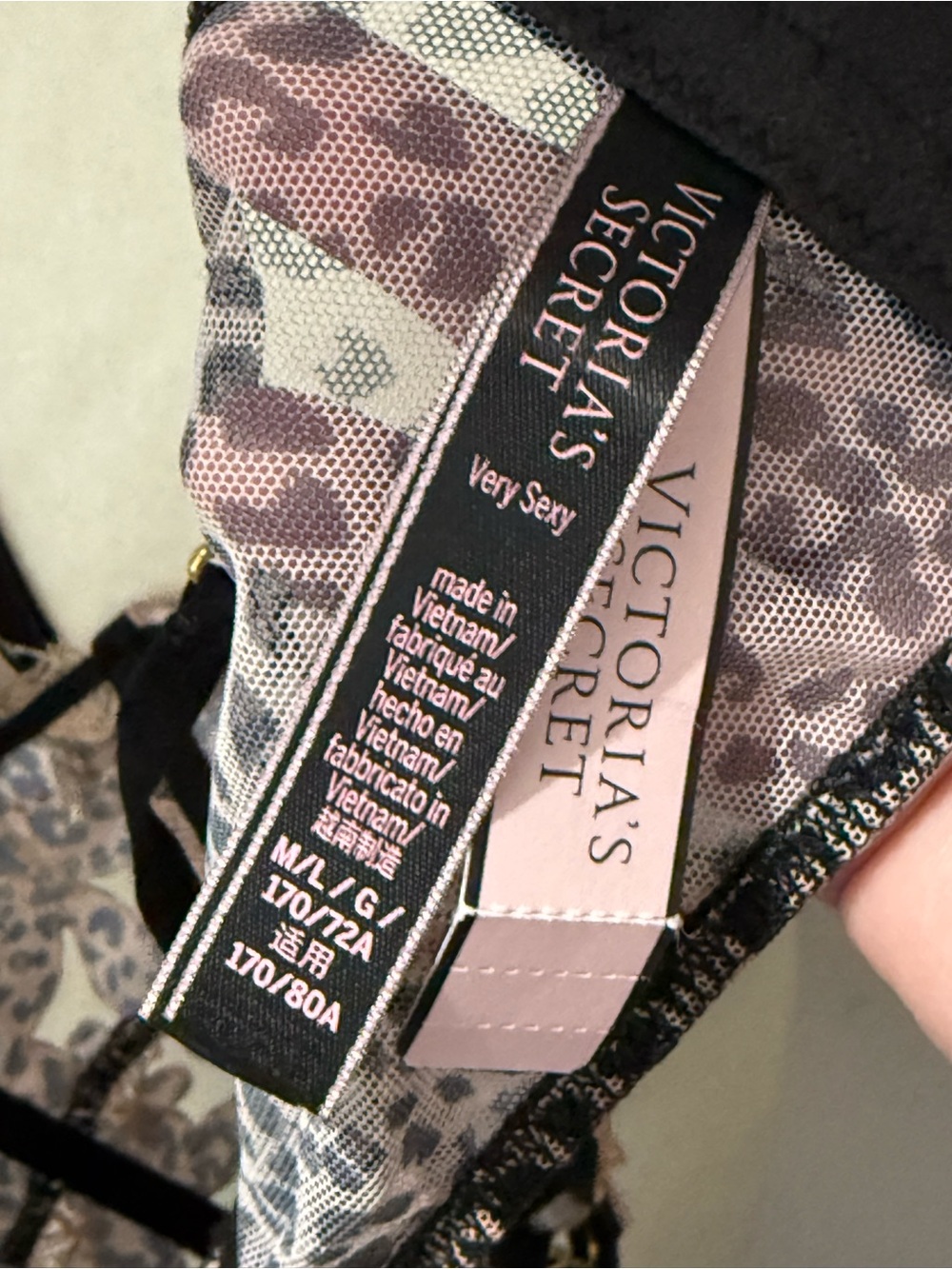 VICTORIA’S SECRET Very Sexy Bra and Garter Belt 34DD - Picture 15 of 16